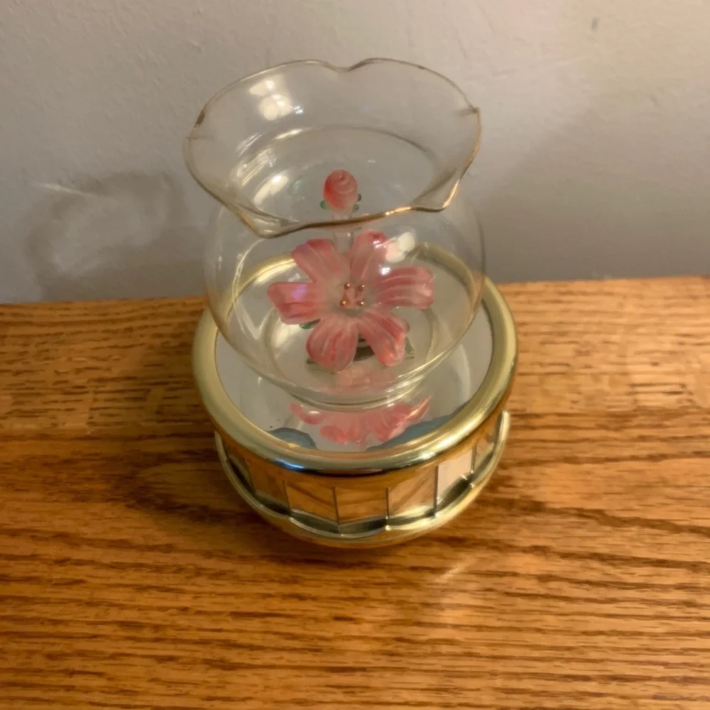 Vtg Hand Sculptured Flower In Glass Gold Rotating Light-Up Mirrored Music Box